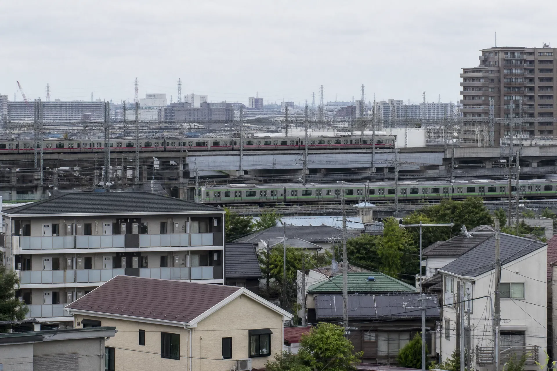 遠くても乾いた音で耳障り